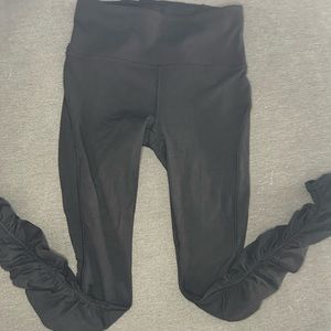 Lululemon black leggings with scrunch at the bottom
